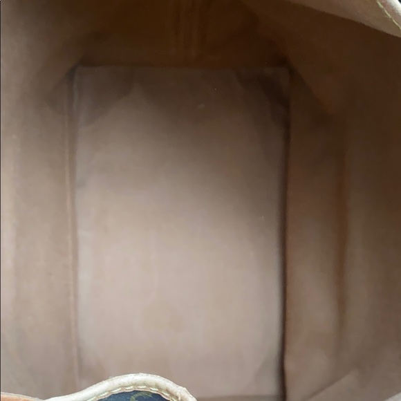 Louis Vuitton Bucket GM - Picture 8 of 17